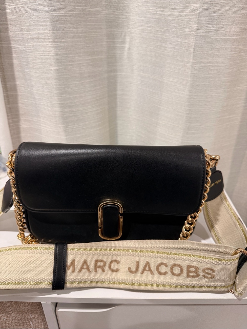 Marc Jacobs Black Leather Shoulder Bag with Gold Hardware and Logo Strap